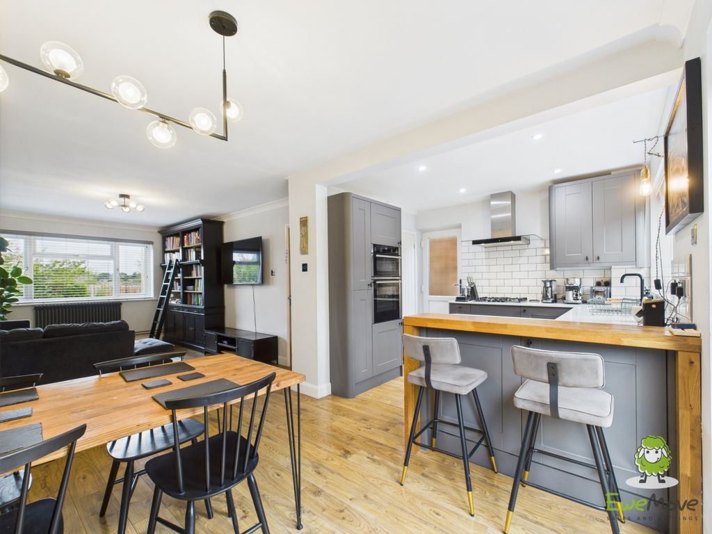 Property photo 2 of 20 Ewemove Basingstoke Avon Road Kitchen Dining Room