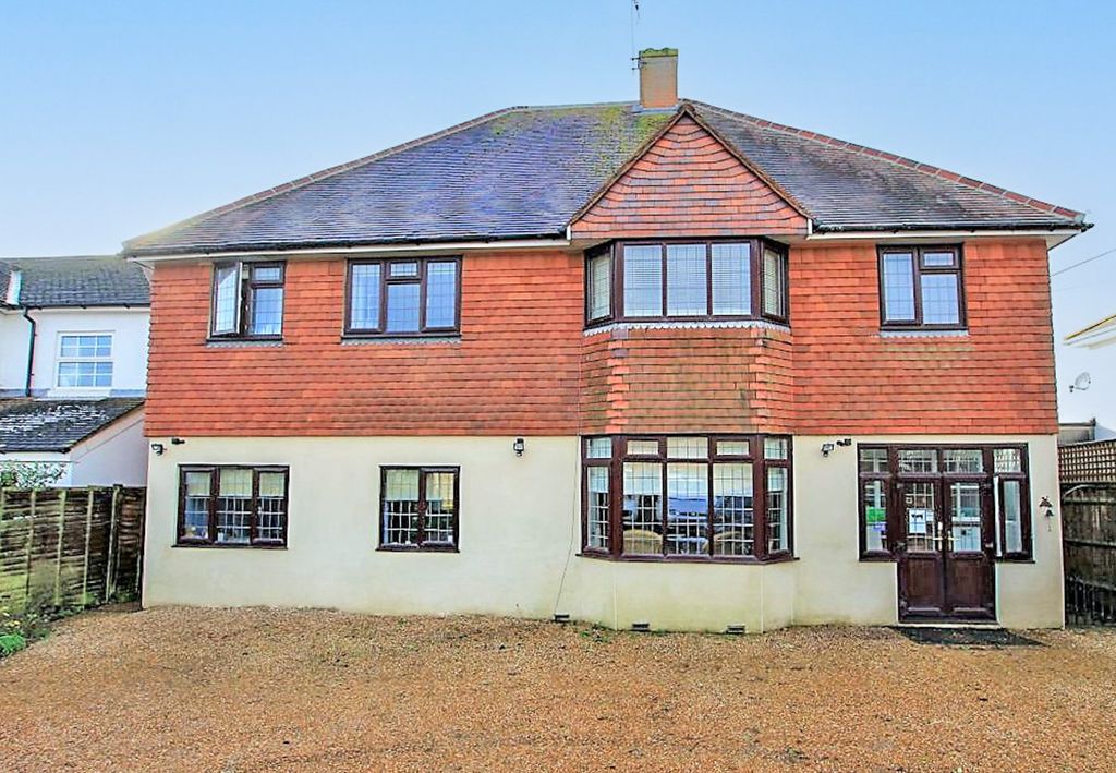 Property photo 3 of 28