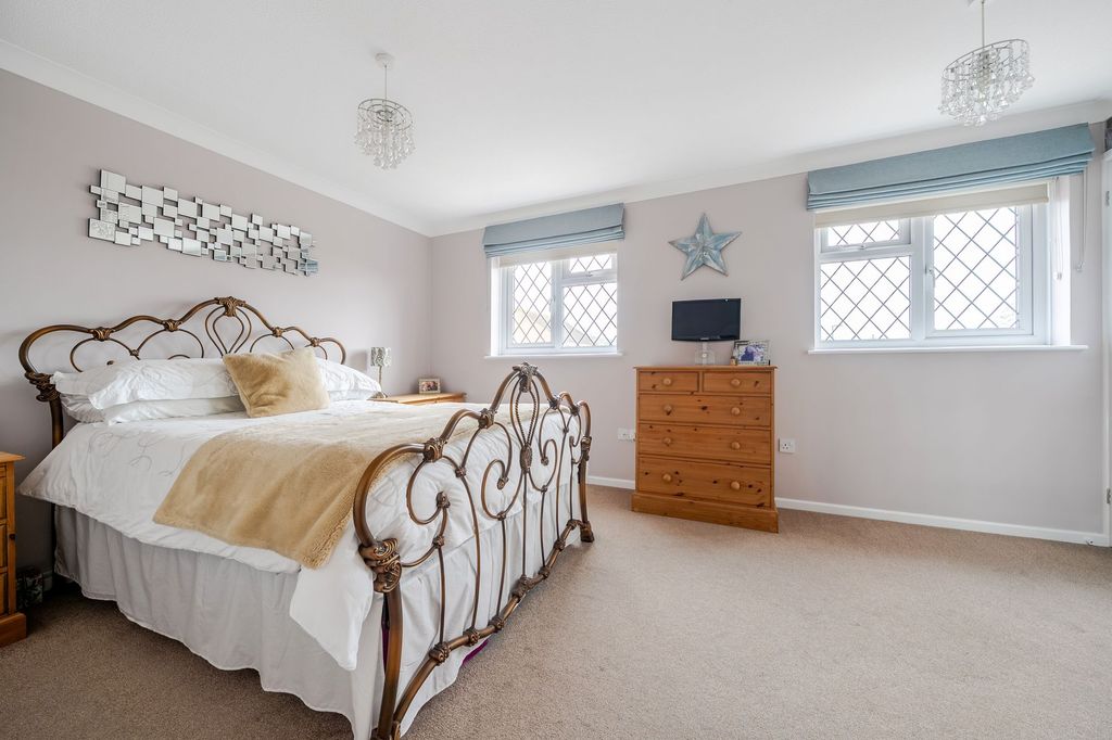 Property photo 3 of 16 Bedroom