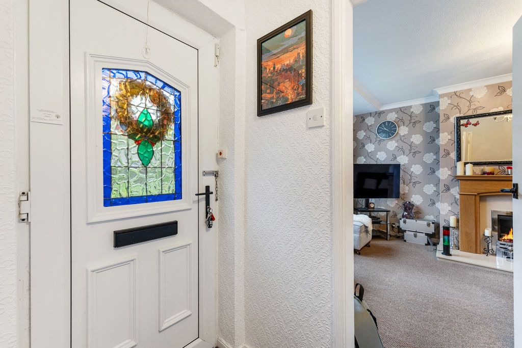 Property photo 3 of 21 Photograph 4