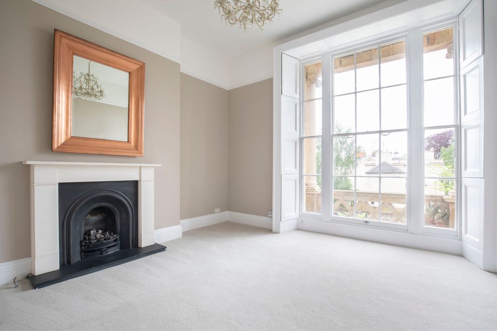 Property photo 2 of 7 18 Evelyn Court-04