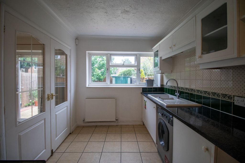 Property photo 3 of 19 Kitchen