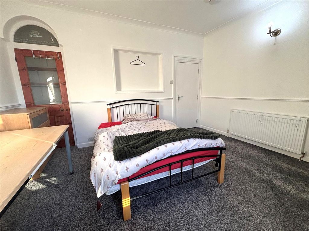 Property photo 3 of 4 Room 2.Jpg