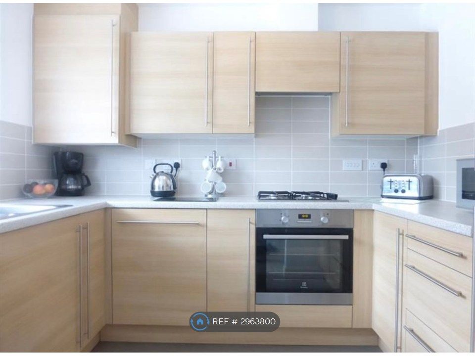 Property photo 3 of 9 Kitchen