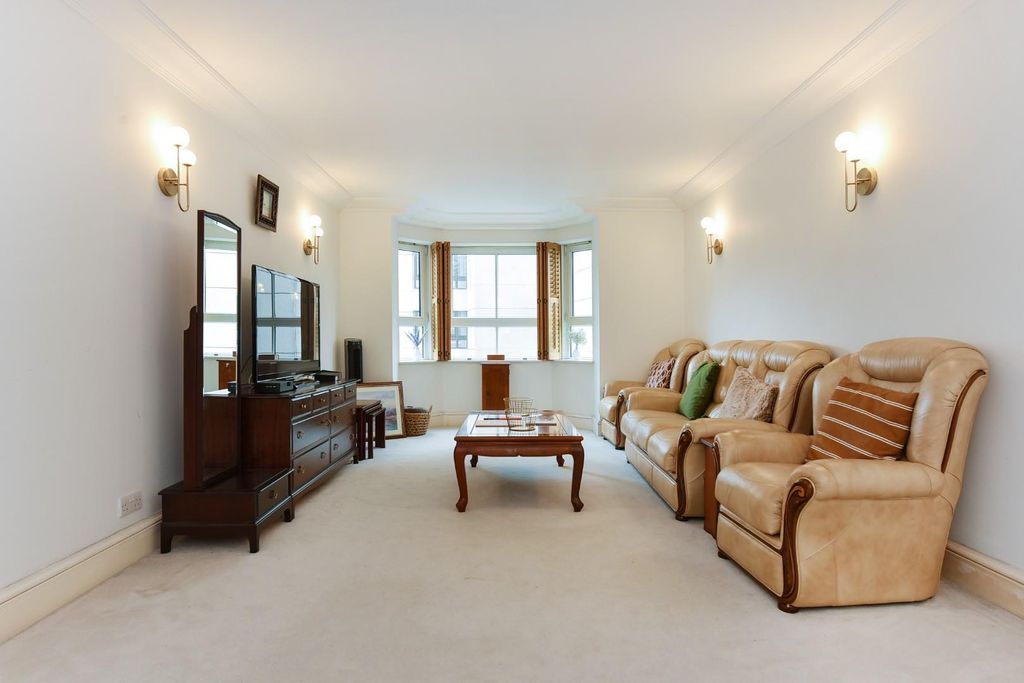 Property photo 2 of 11 310, Regent Court (8).Jpg