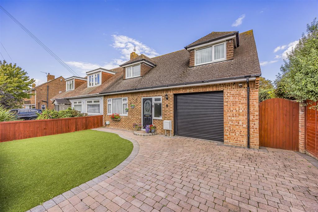 Property photo 1 of 15 Ilex Walk, Hayling Island-Porticomarketing-Nexa-34