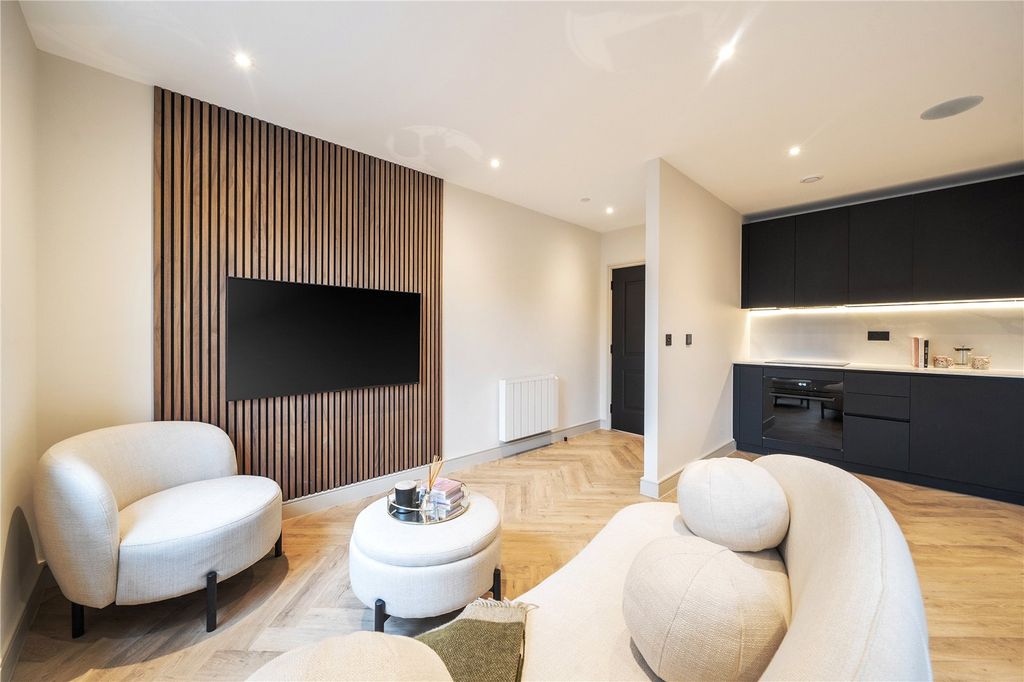 Property photo 1 of 9 Kitchen/Living