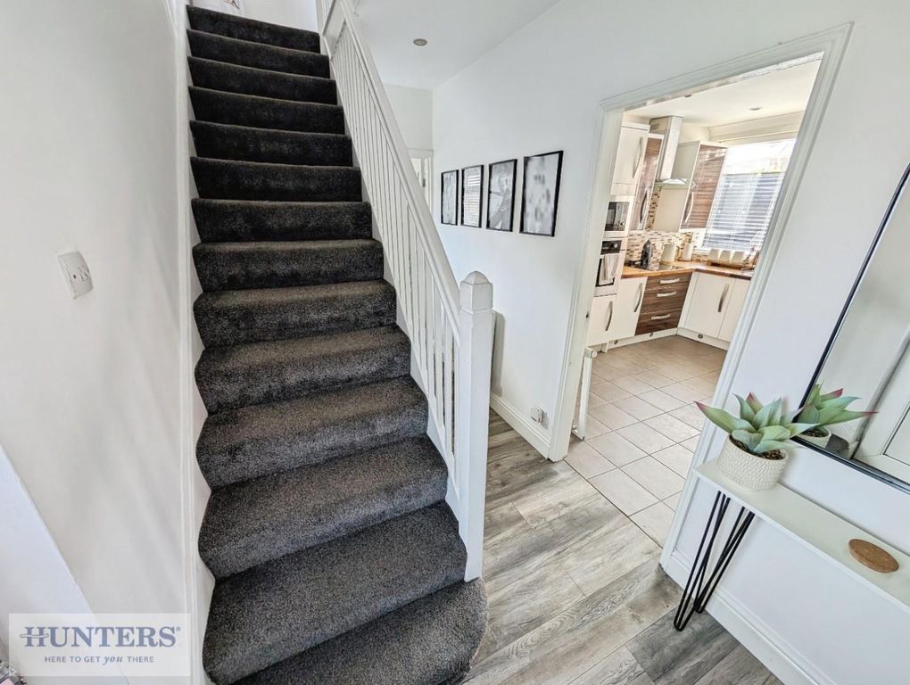 Property photo 3 of 19 Entrance Hallway