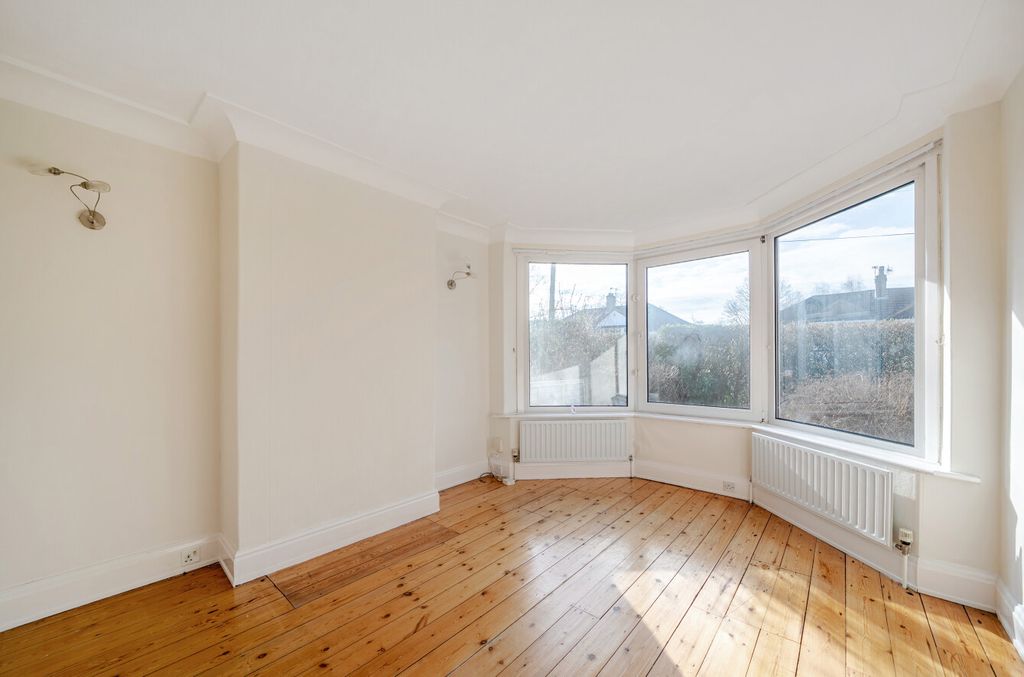 Property photo 2 of 24 Lounge