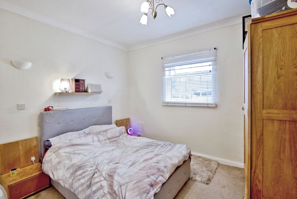 Property photo 2 of 17 Photo