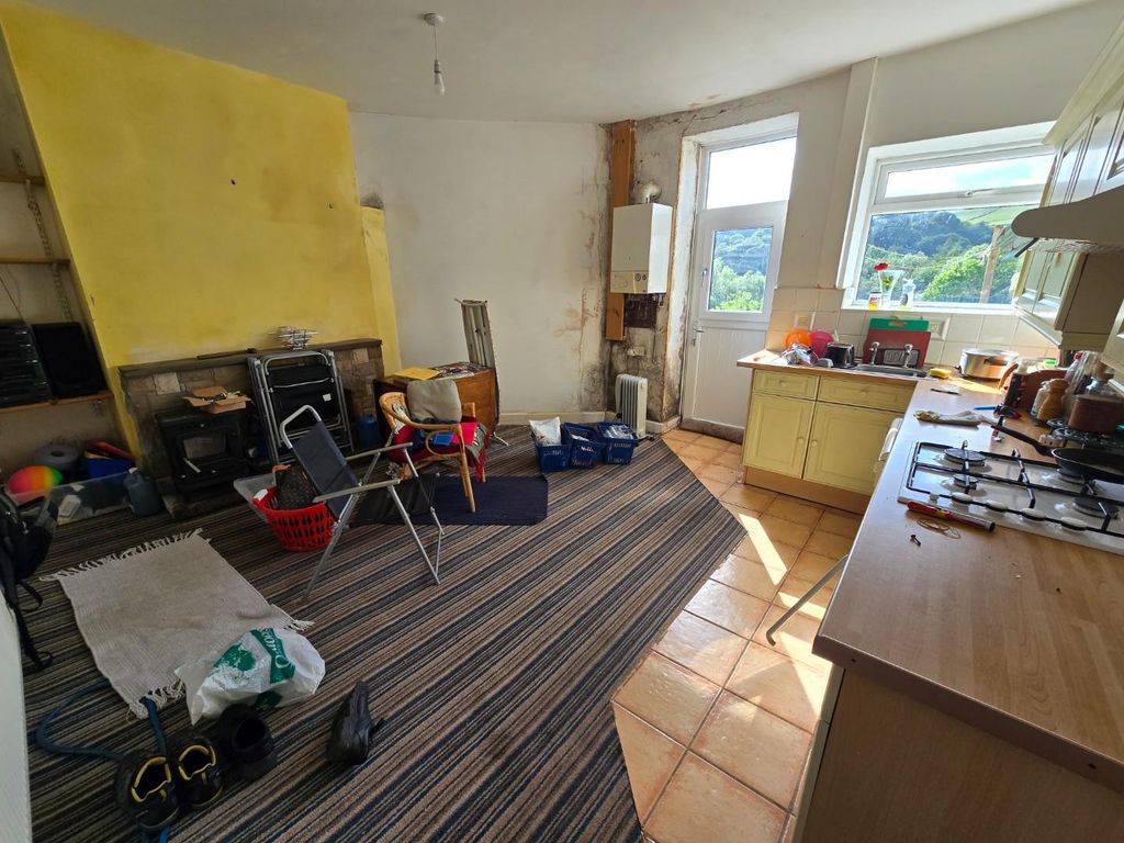 Property photo 3 of 12 Kitchen/Diner