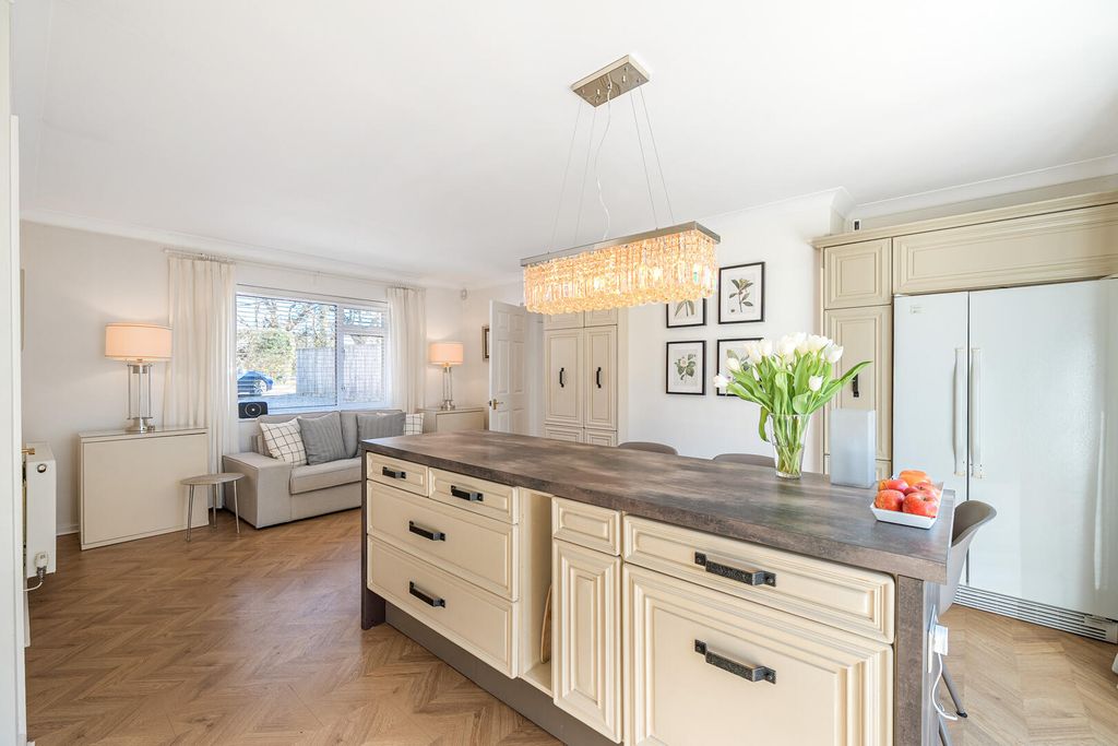 Property photo 3 of 21 Kitchen/Kitchen Family Room