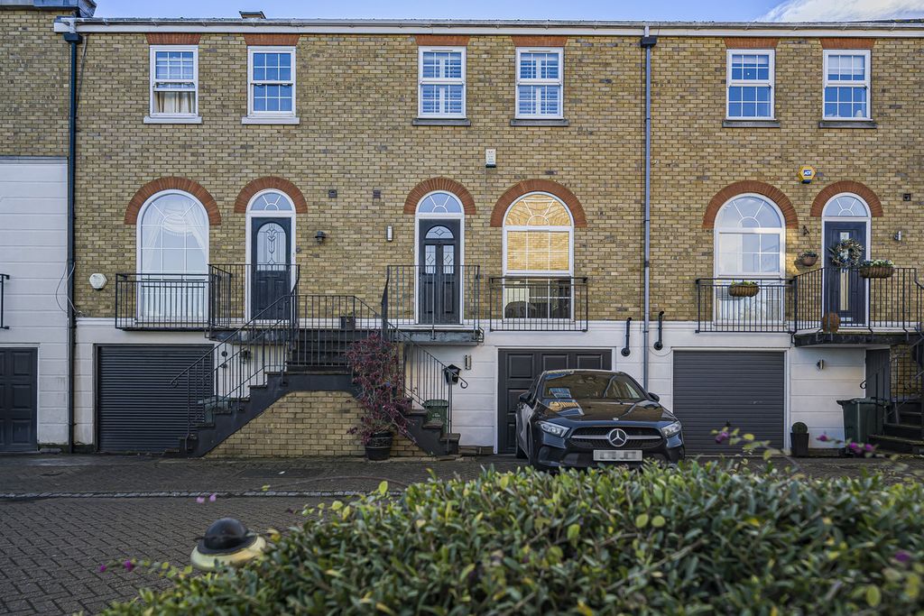 Property photo 1 of 28