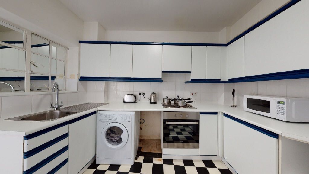 Property photo 2 of 19 Kitchen