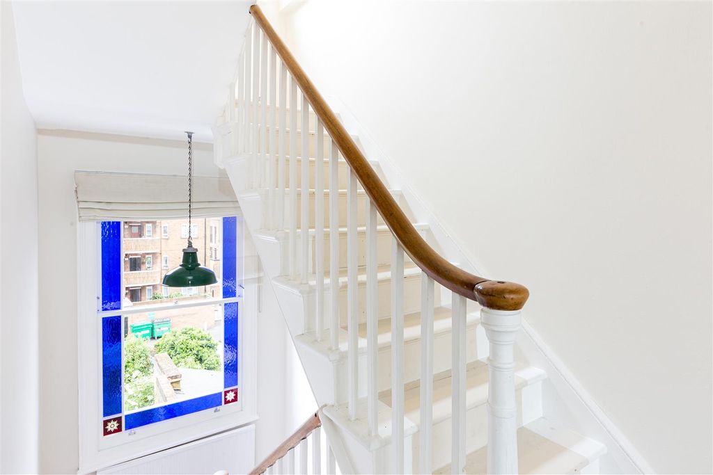 Property photo 3 of 14 50_Falkland_Rd010.Jpg