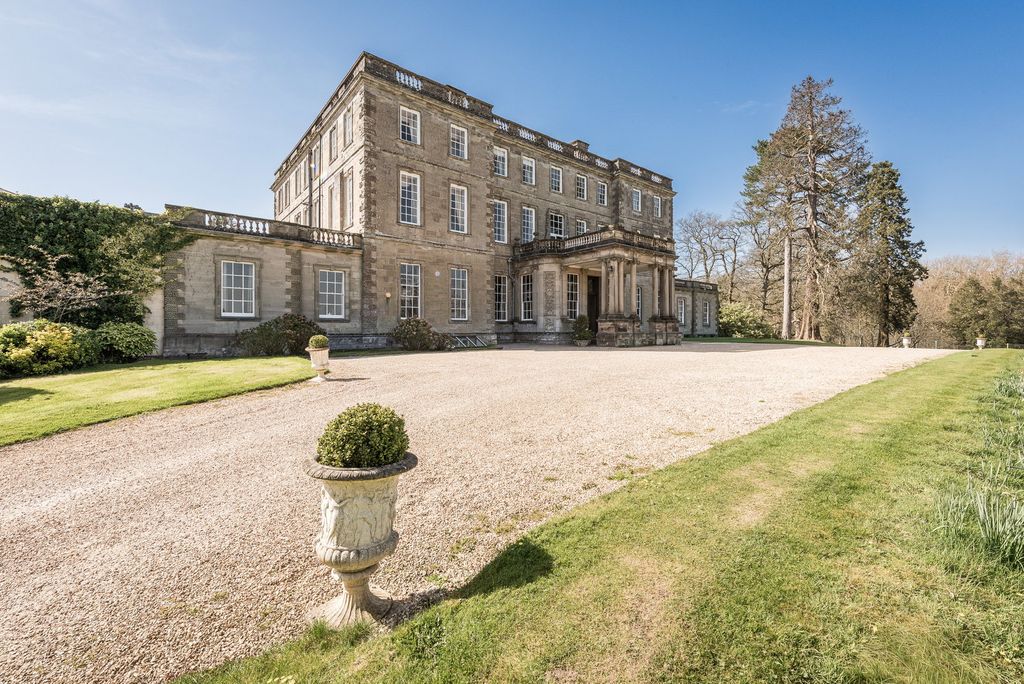 Property photo 2 of 45