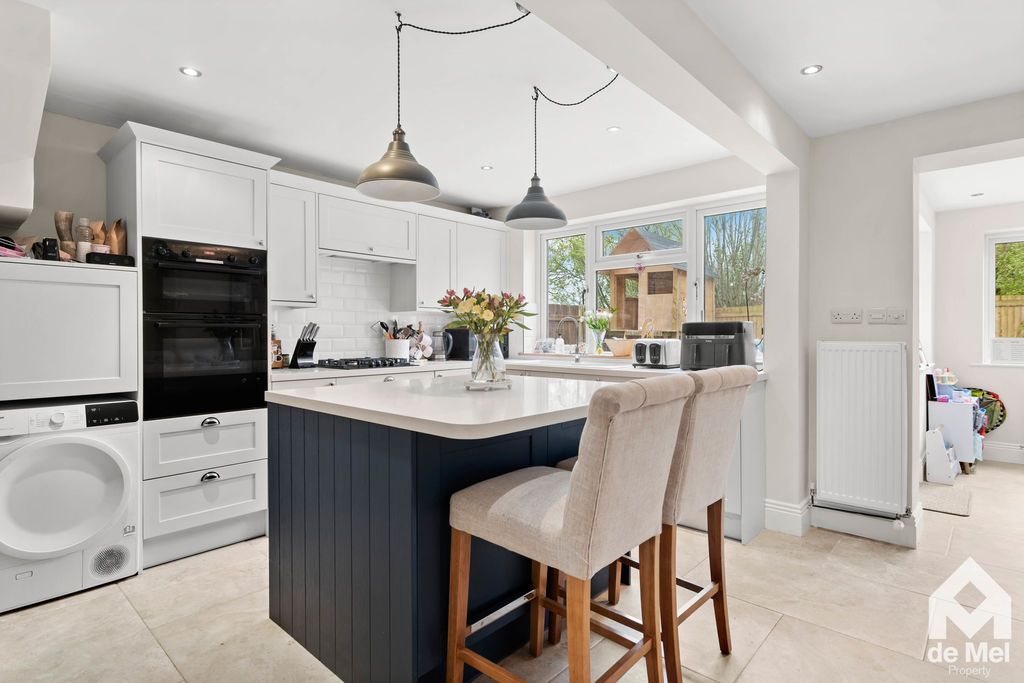 Property photo 3 of 17 Photo 10