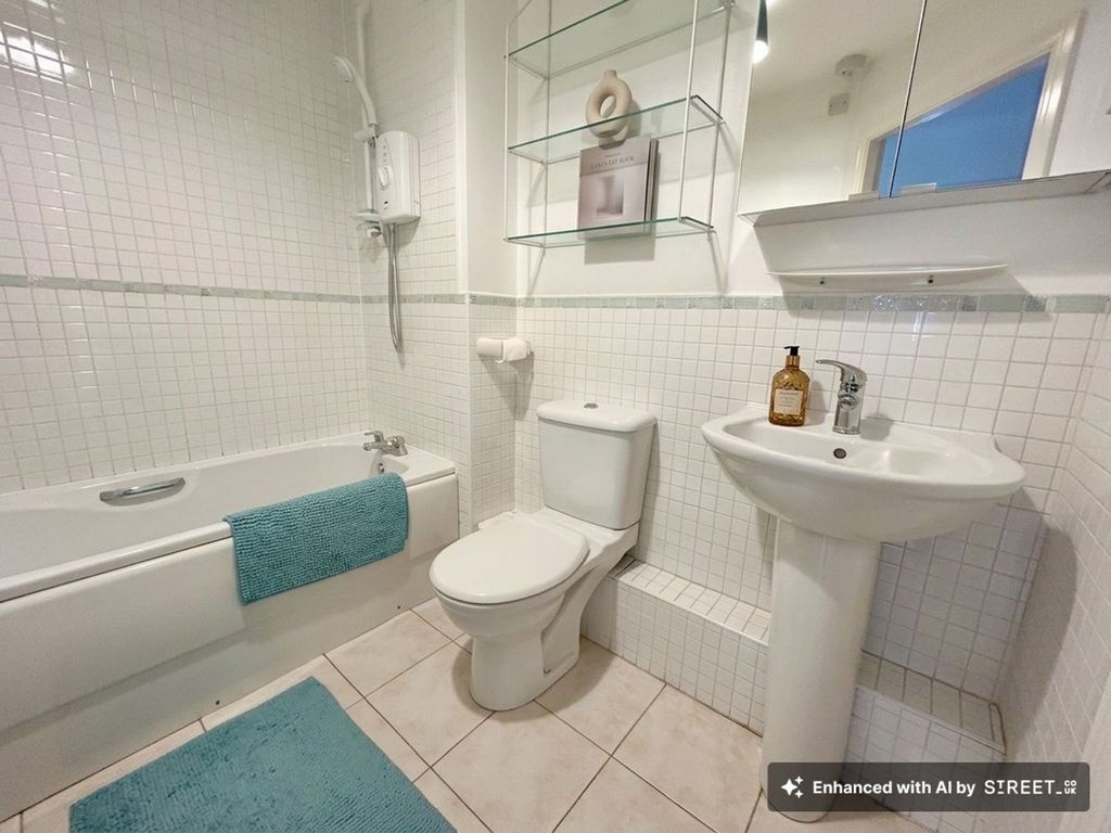 Property photo 3 of 15 Bathroom