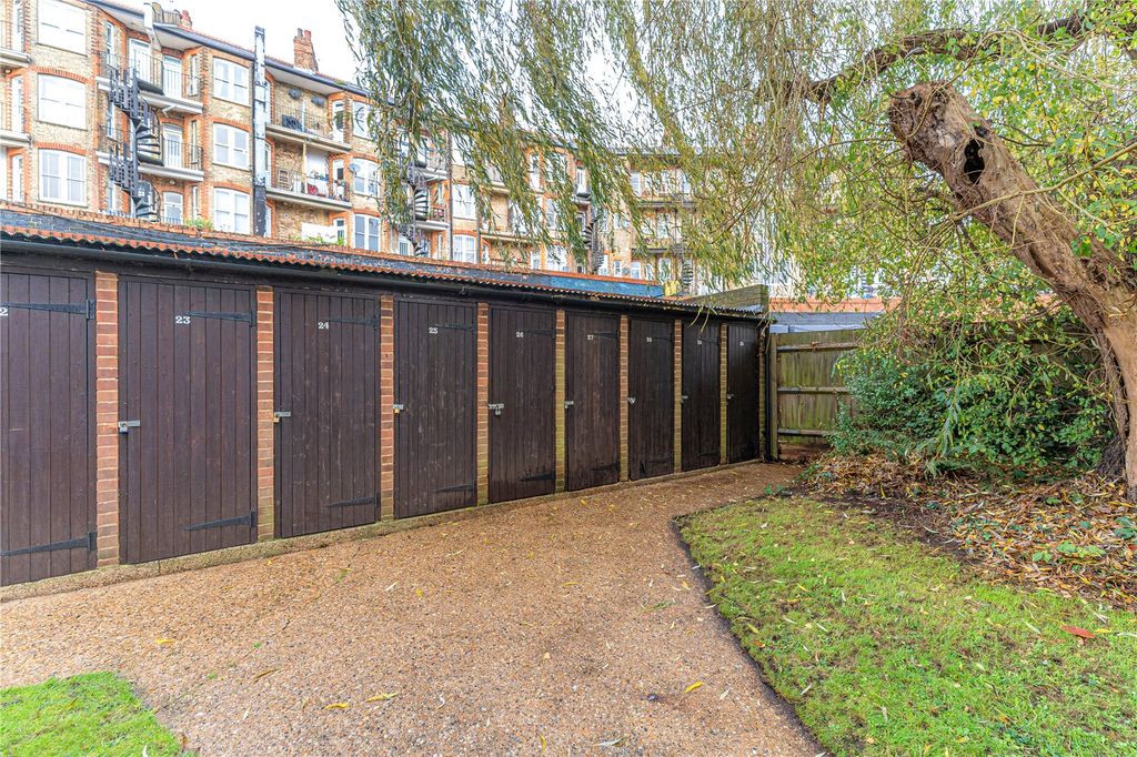 Property photo 2 of 21 Picture No. 18