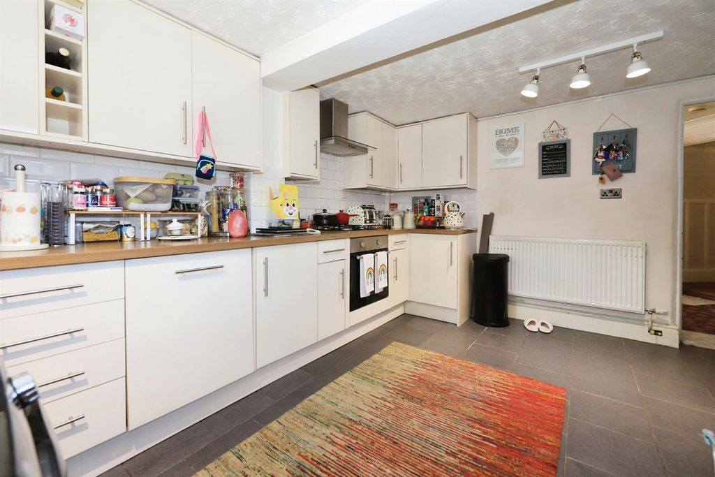 Property photo 3 of 14