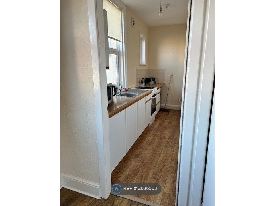 Property photo 3 of 5 Kitchen