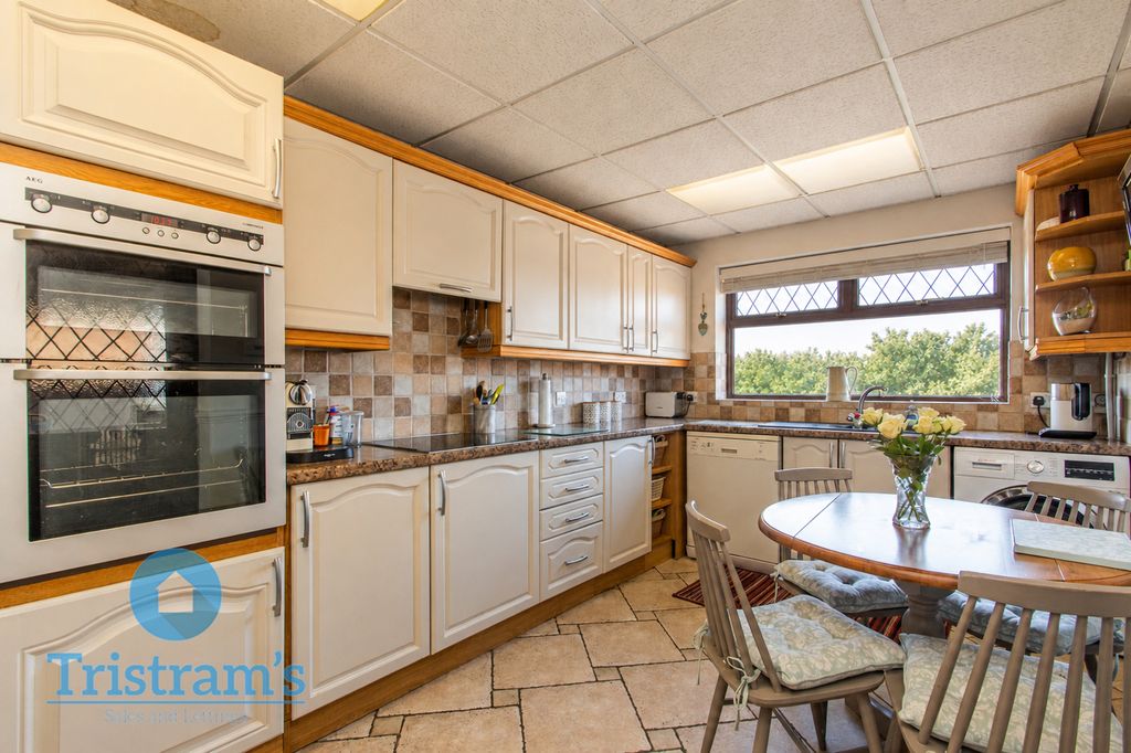 Property photo 3 of 29