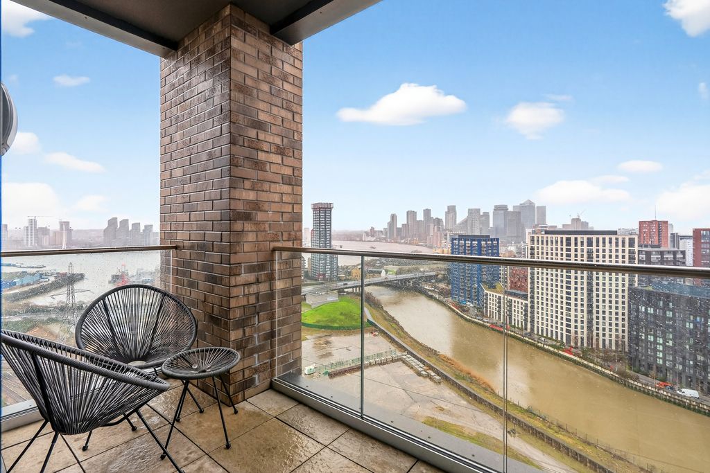 Property photo 3 of 22 Balcony