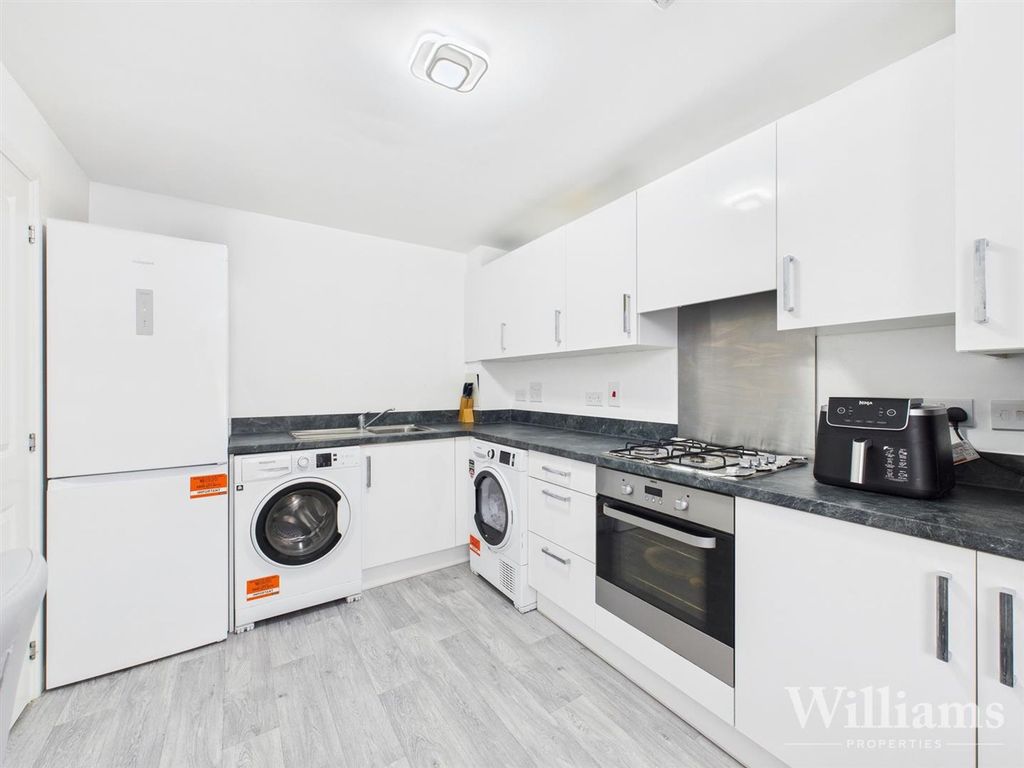 Property photo 3 of 16 Cam02861G0-Pr0521-Still005.Jpg