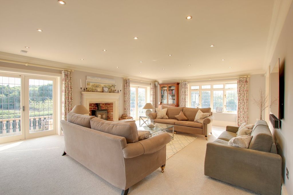 Property photo 2 of 12