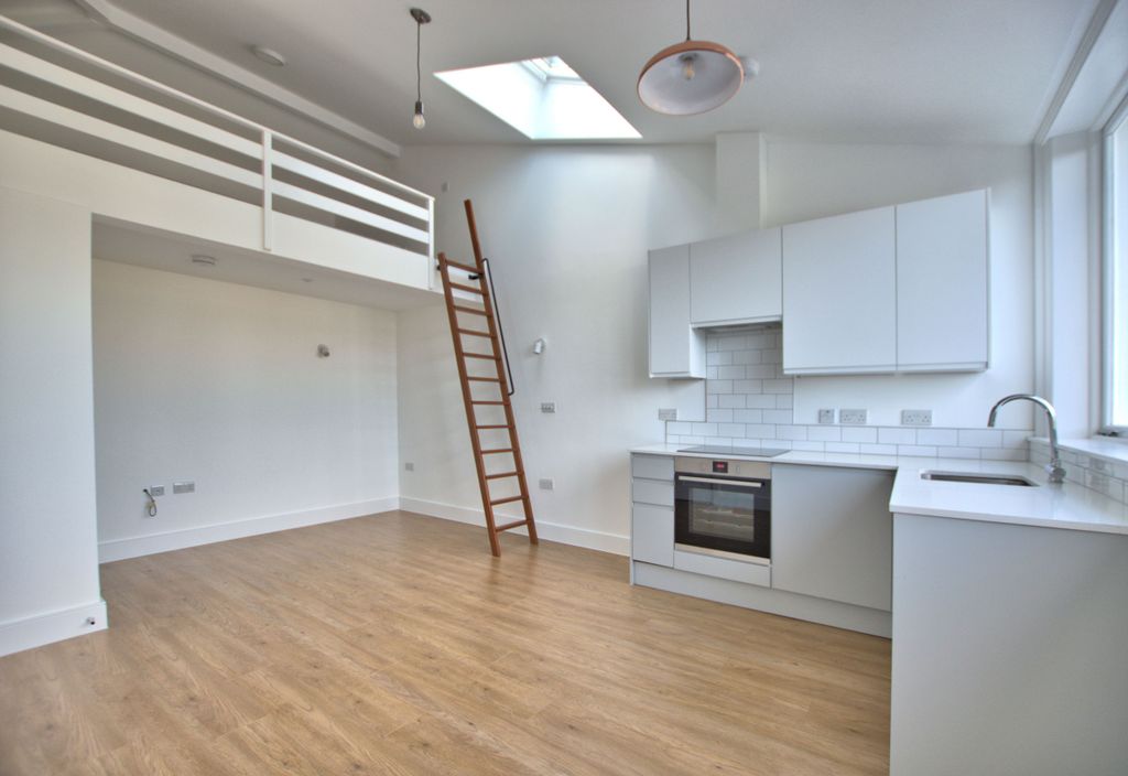 Property photo 3 of 12 Img573710Original