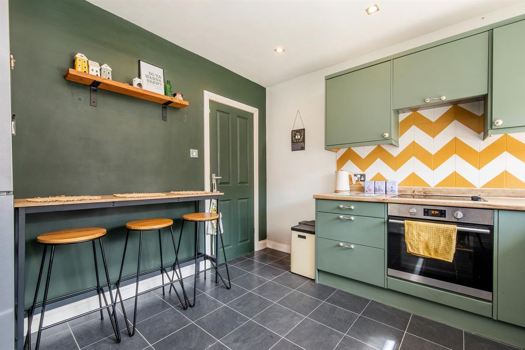 Property photo 3 of 21 Kitchen/Breakfast Room