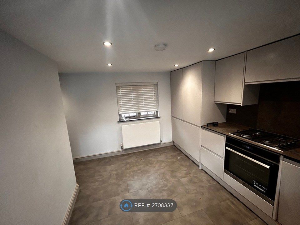 Property photo 2 of 8 Kitchen