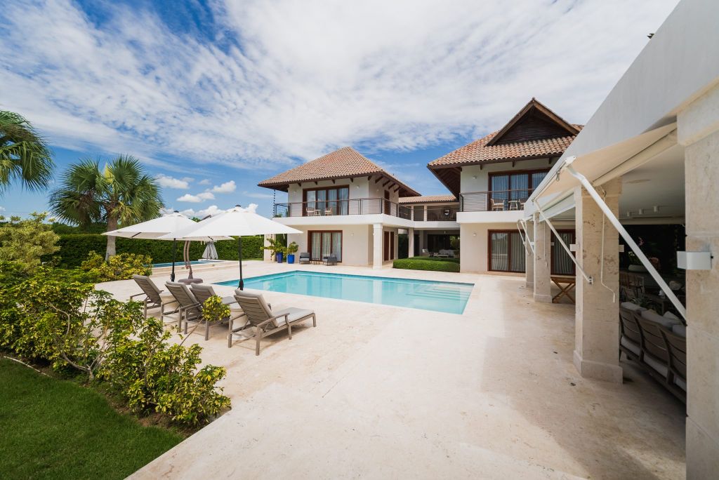 Property photo 2 of 20