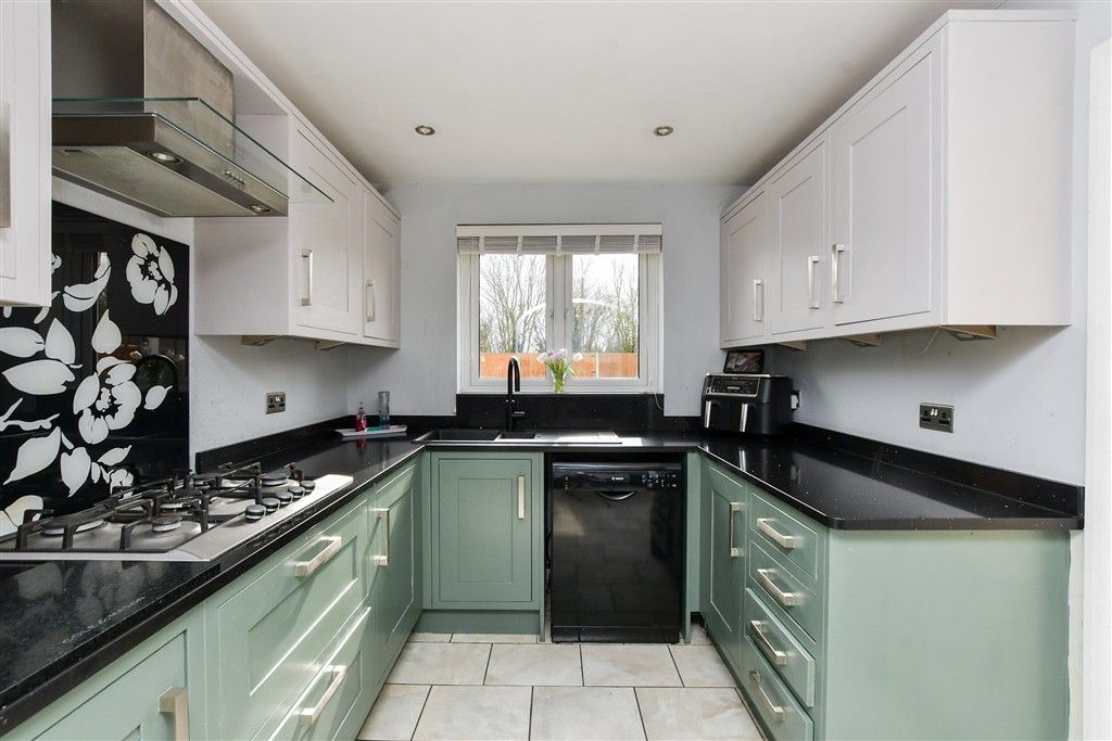 Property photo 3 of 13 Kitchen