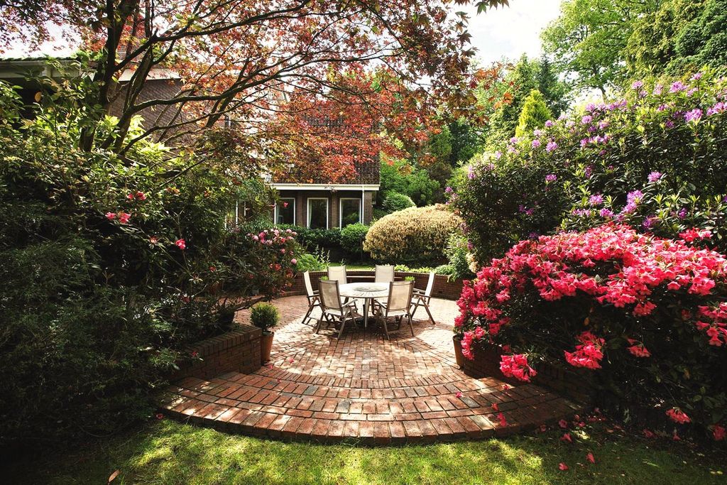 Property photo 2 of 15 Garden