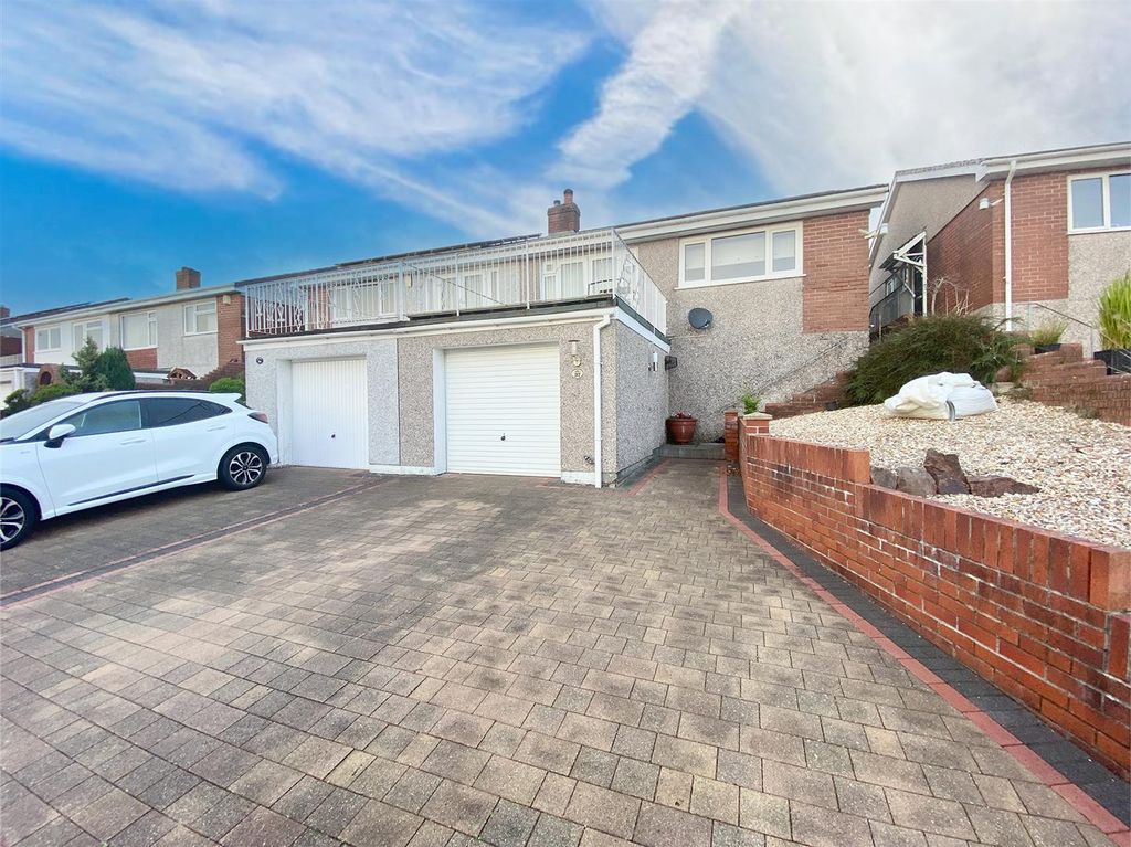 Property photo 1 of 15 Tithe Road, Plympton, Plymouth Pl7 4Qq