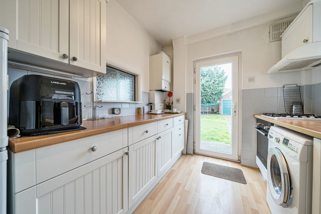 Property photo 2 of 18 1433355-20-69Cbae...