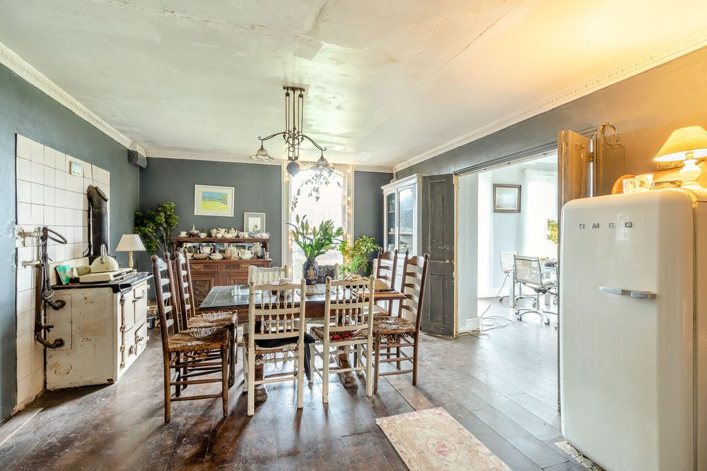 Property photo 3 of 30 P044628_03.Jpg