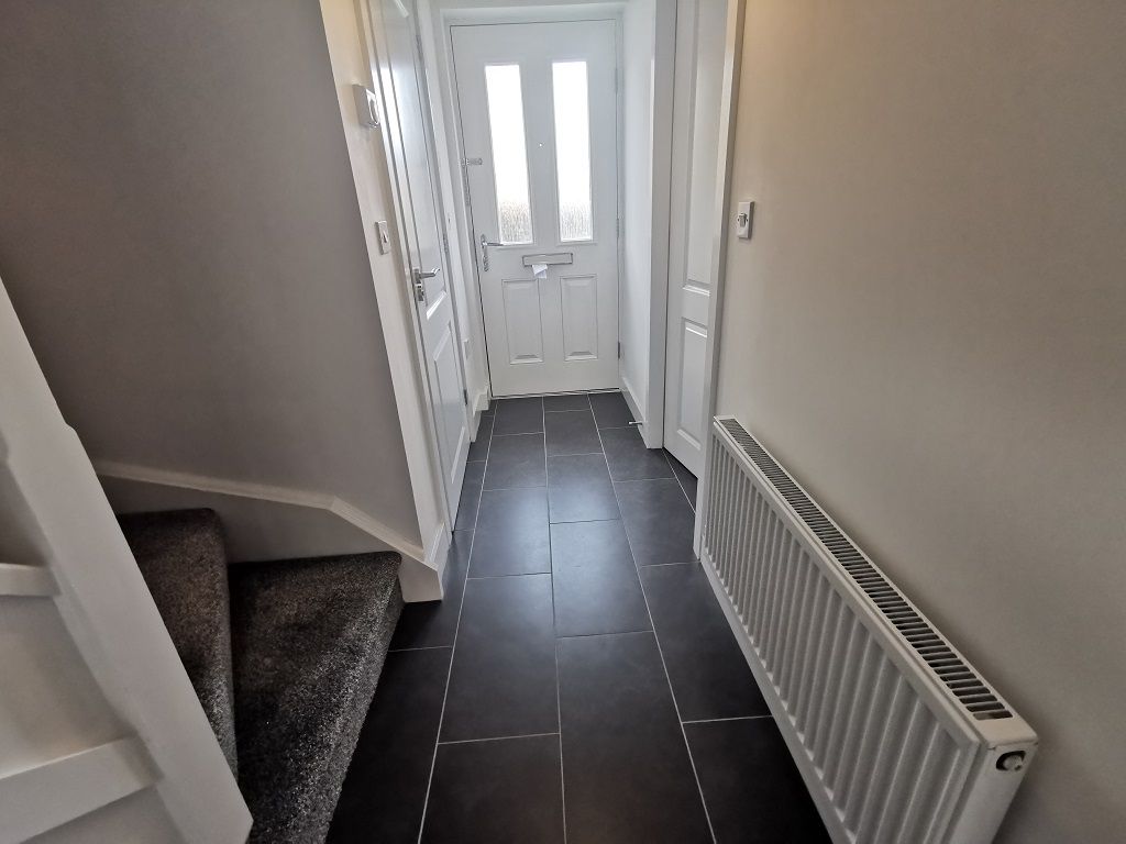 Property photo 2 of 12 Entrance Hall