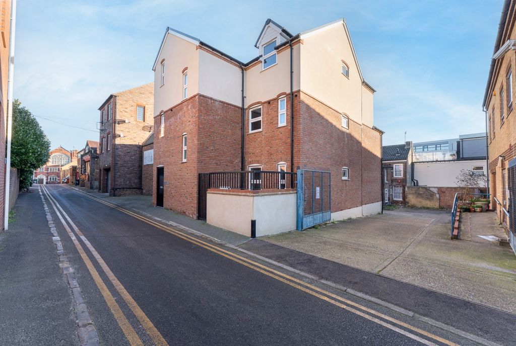Property photo 1 of 11 2530701