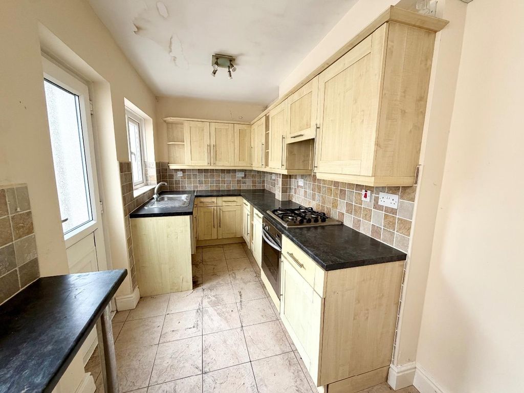 Property photo 2 of 7 Kitchen