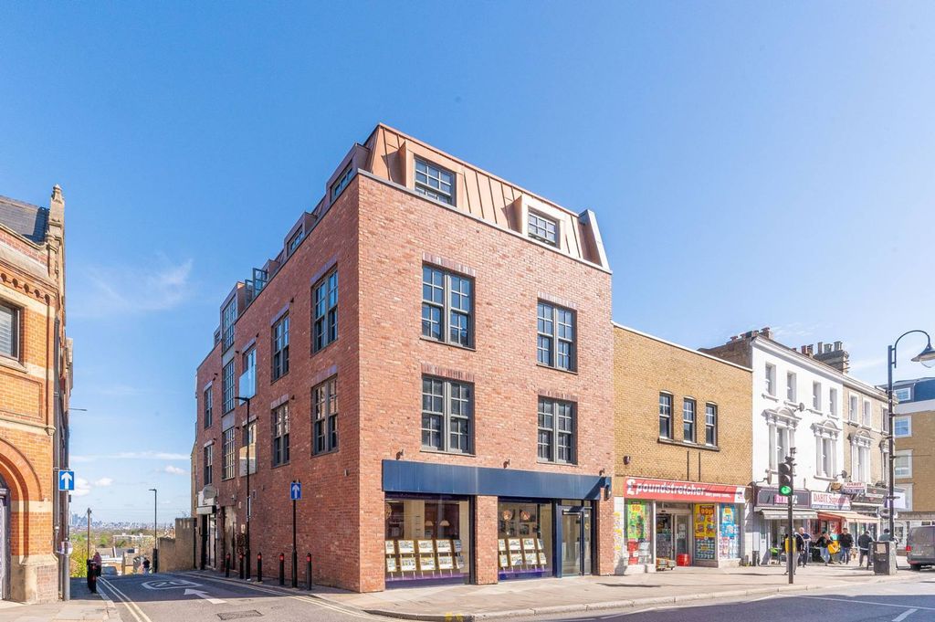 Property photo 2 of 22