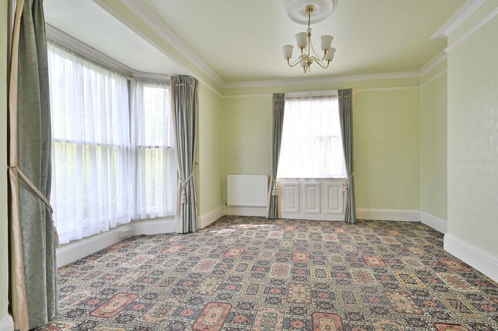 Property photo 2 of 30