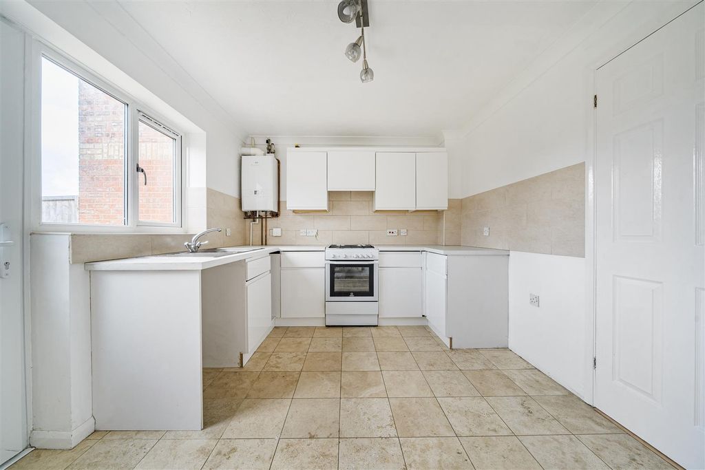 Property photo 3 of 7 Kitchen