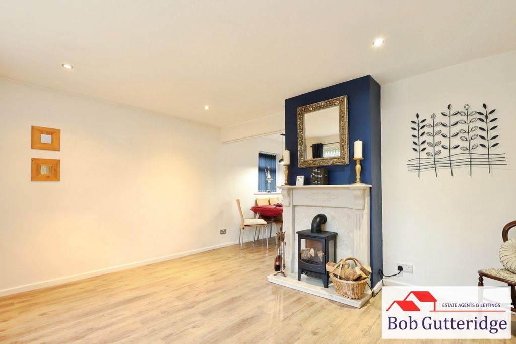 Property photo 3 of 24 Lounge