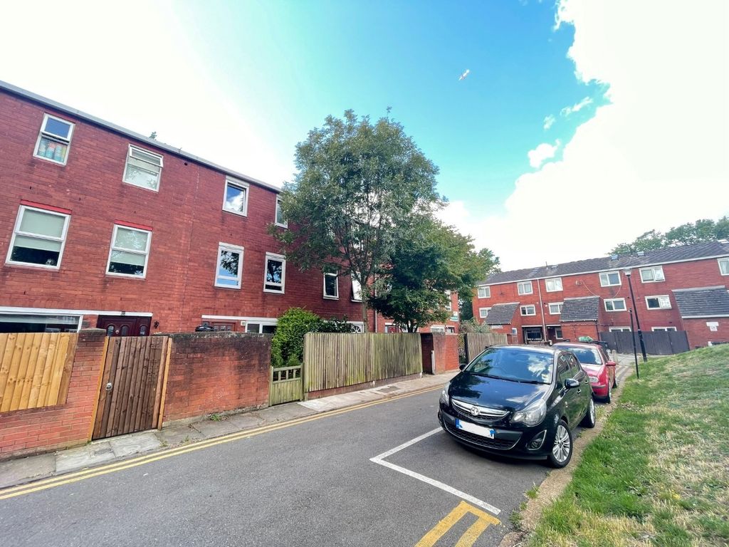 Property photo 1 of 10 862631