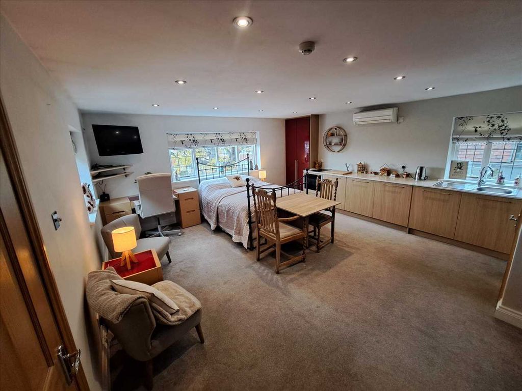 Property photo 2 of 3 Studio