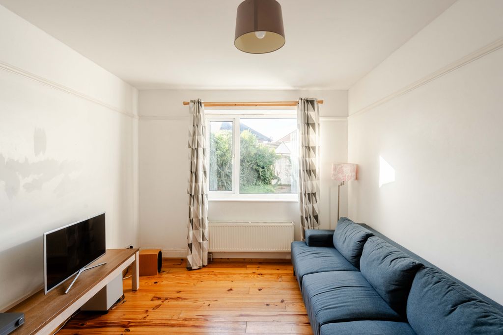Property photo 3 of 21 2