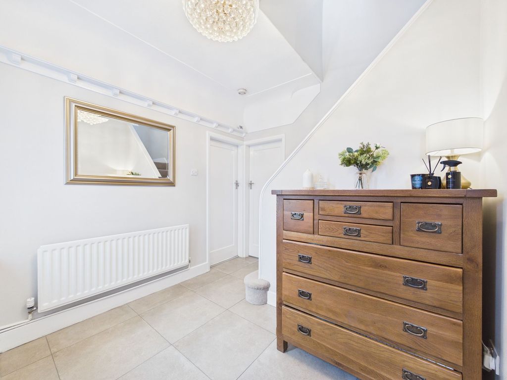 Property photo 3 of 34