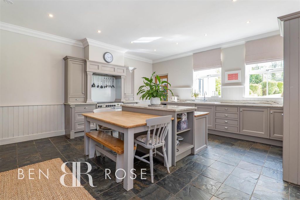 Property photo 3 of 40 Kitchen/Diner